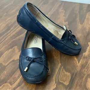 Michael Michael Kors 'Daisy' Moc Navy Size 7